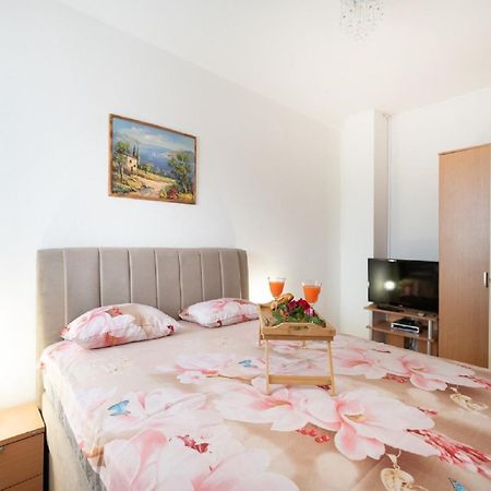 Apartments Milic - One Bedroom Apartment With Sea View And Terrace กอร์นยิ คาริน ภายนอก รูปภาพ