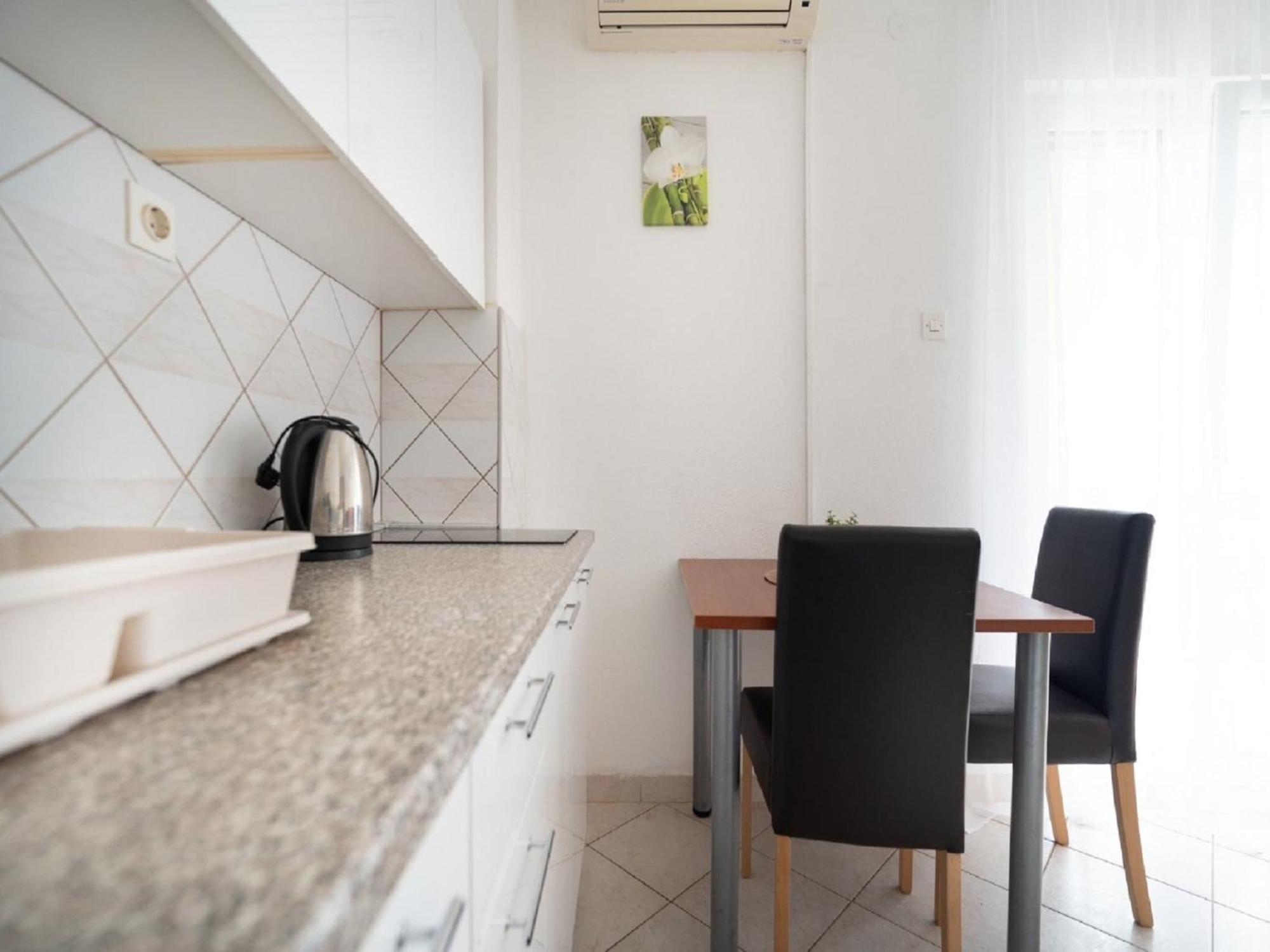 Apartments Milic - One Bedroom Apartment With Sea View And Terrace กอร์นยิ คาริน ภายนอก รูปภาพ