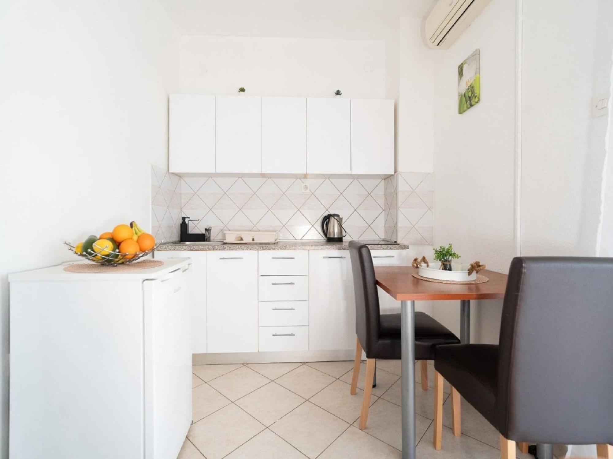 Apartments Milic - One Bedroom Apartment With Sea View And Terrace กอร์นยิ คาริน ภายนอก รูปภาพ