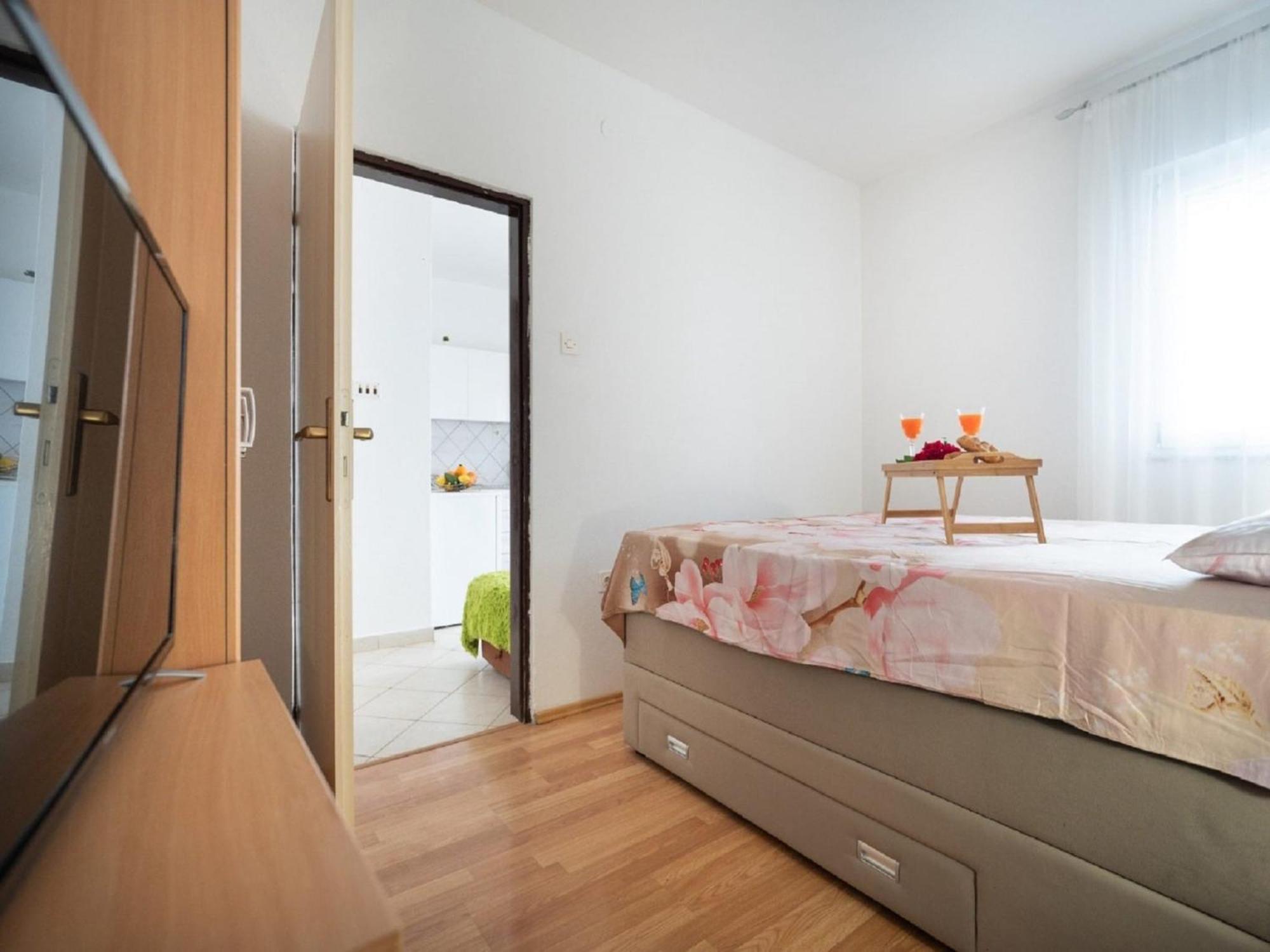 Apartments Milic - One Bedroom Apartment With Sea View And Terrace กอร์นยิ คาริน ภายนอก รูปภาพ